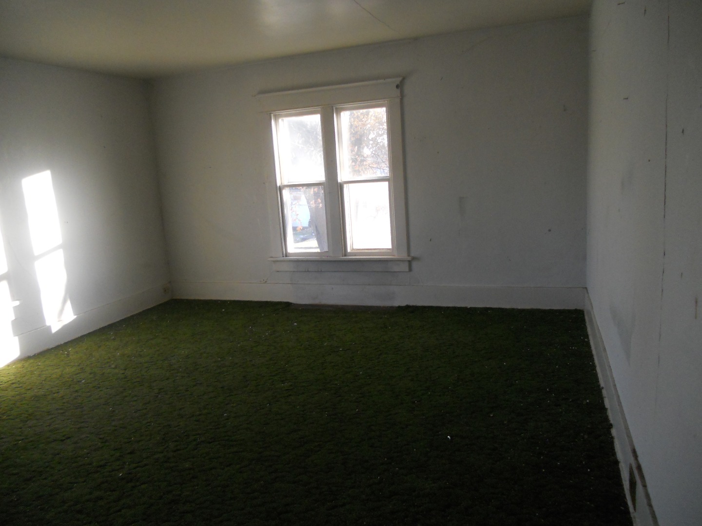 185 W Railroad StRoseville, IL, 61473Warren County