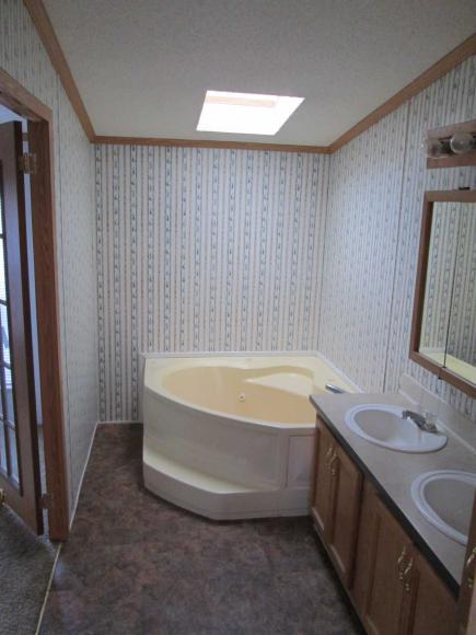 Arapaho Village Manufactured Housing Community 106 Arapaho DriveBelleville, IL 62220