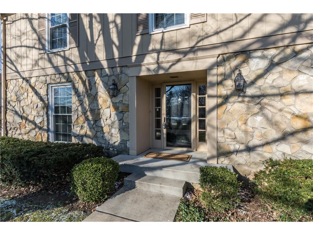 11006 Lakeview Drive, Carmel, IN 46033