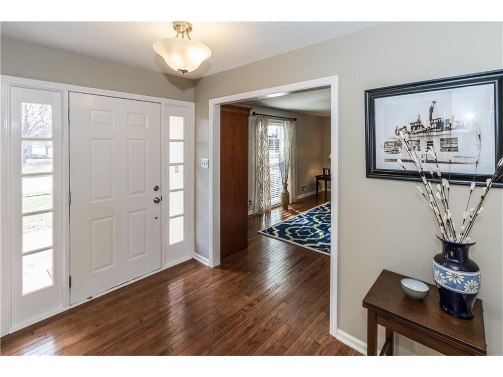 11006 Lakeview Drive, Carmel, IN 46033