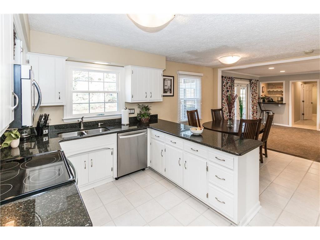 11006 Lakeview Drive, Carmel, IN 46033