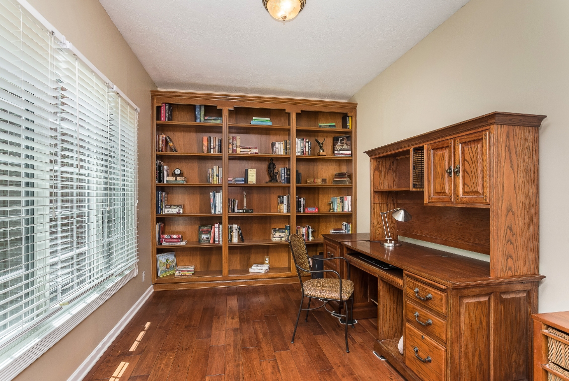 5776 Gyrfalcon Place, Carmel, IN 46033