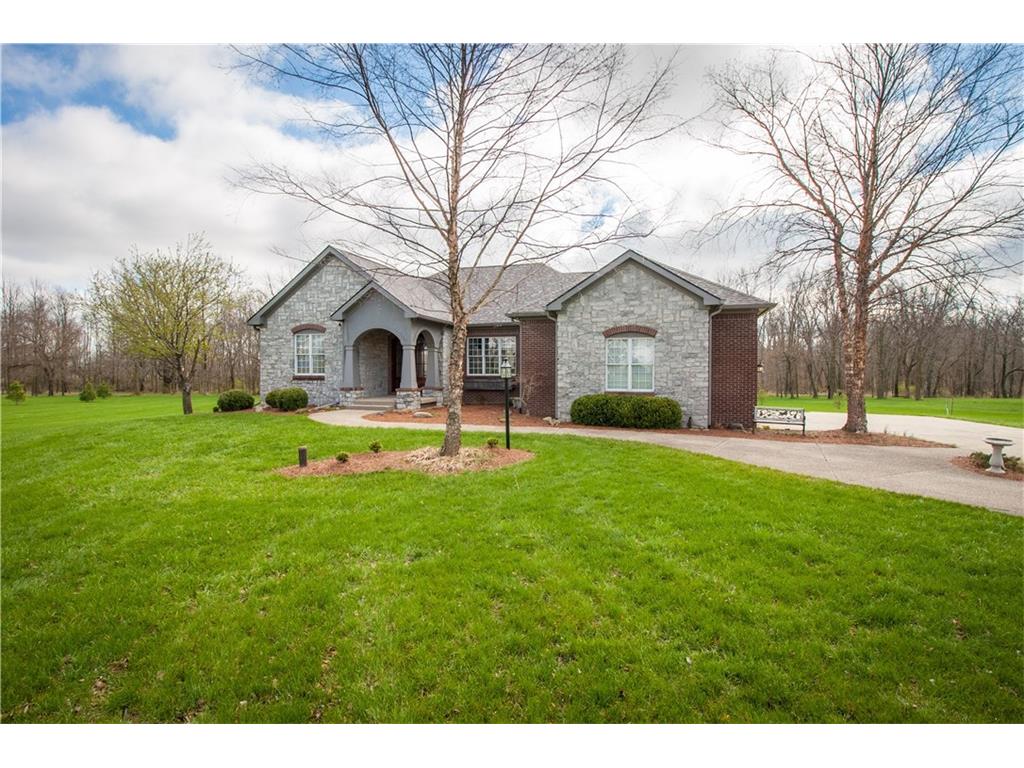 1055 BEAR CUB Drive, Cicero, IN 46034