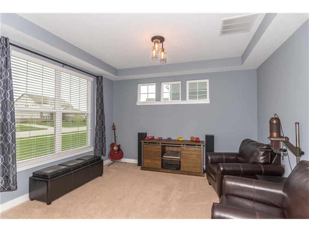 5573 Lake Station Lane, Noblesville, IN 46062