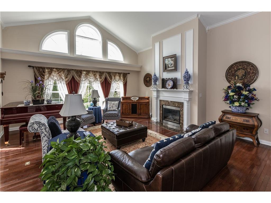 13926 Twin Lakes Circle W, Carmel, IN 46074