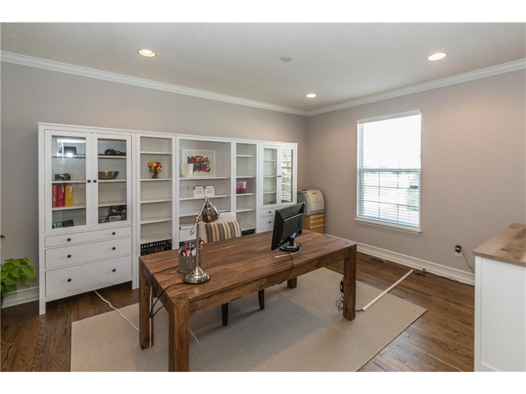 9035 Stonewick Circle, Zionsville, IN 46077