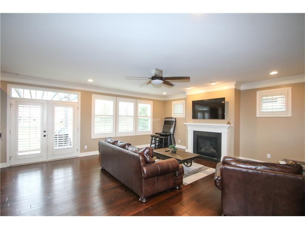6738 REGENTS PARK Drive, Zionsville, IN 46077