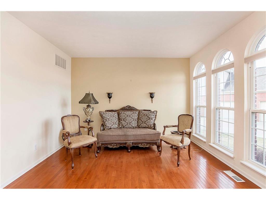 3863 Heathfield Court, Zionsville, IN 46077