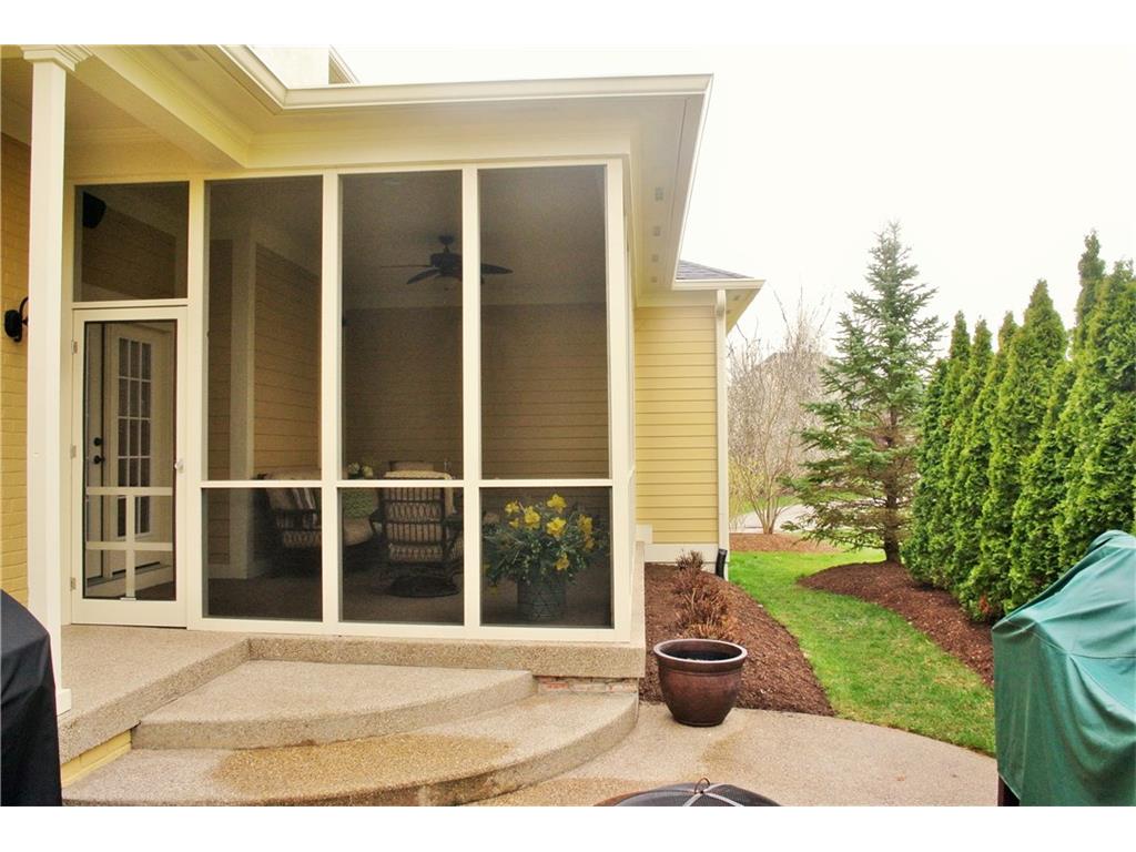 6695 CHAPEL XING, Zionsville, IN 46077