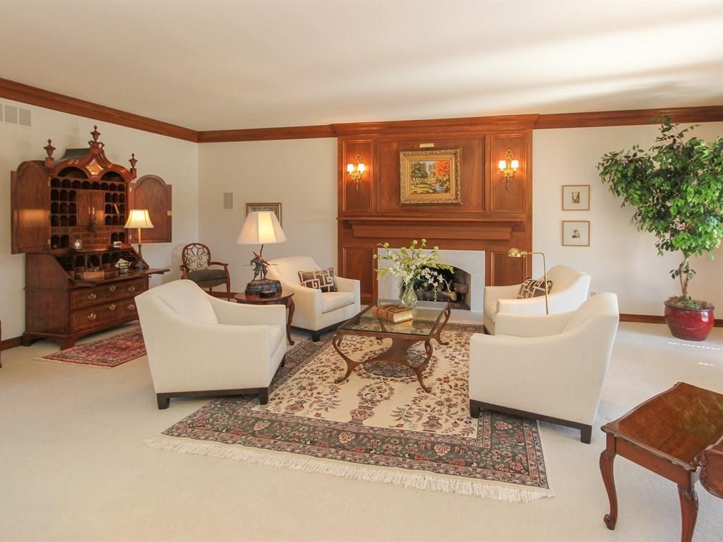 1945 Mulsanne Drive, Zionsville, IN 46077