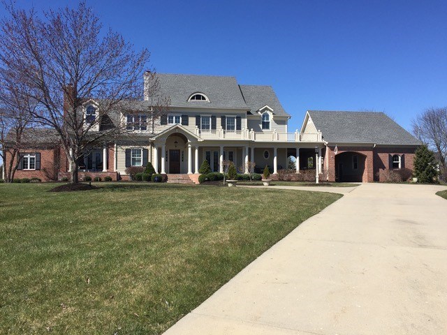 10Stone Wall Ln, Zionsville, IN 46077