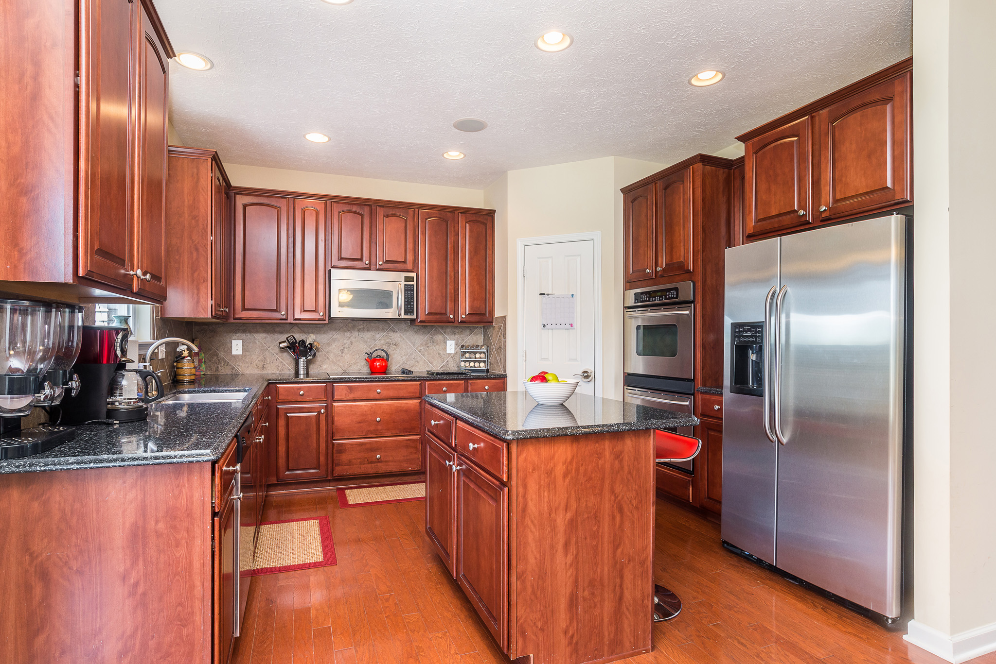 7806 Parkdale Drive, Zionsville, IN 46077