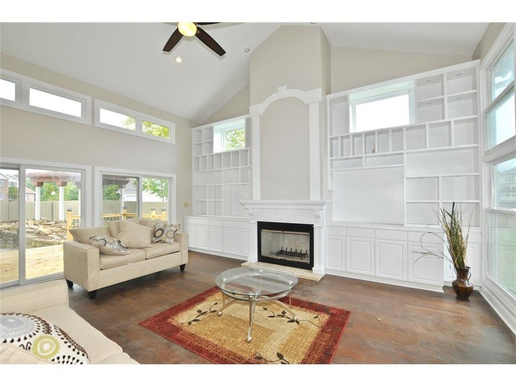 9753 LAKEWOOD Drive, Zionsville, IN 46077