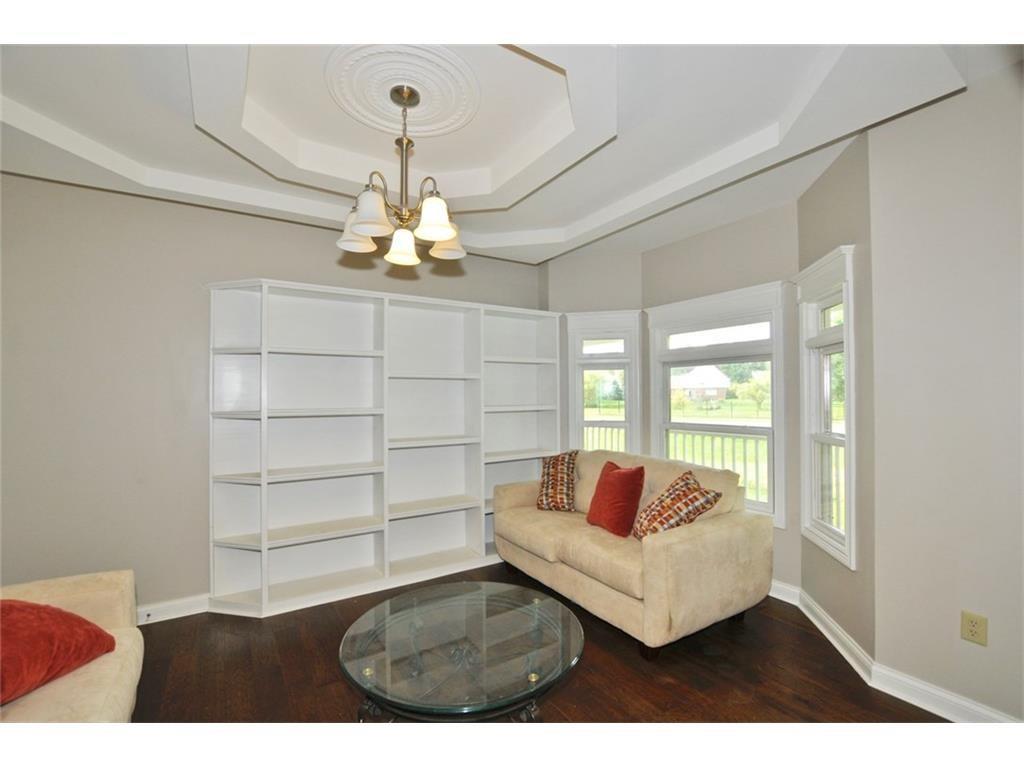 9753 LAKEWOOD Drive, Zionsville, IN 46077