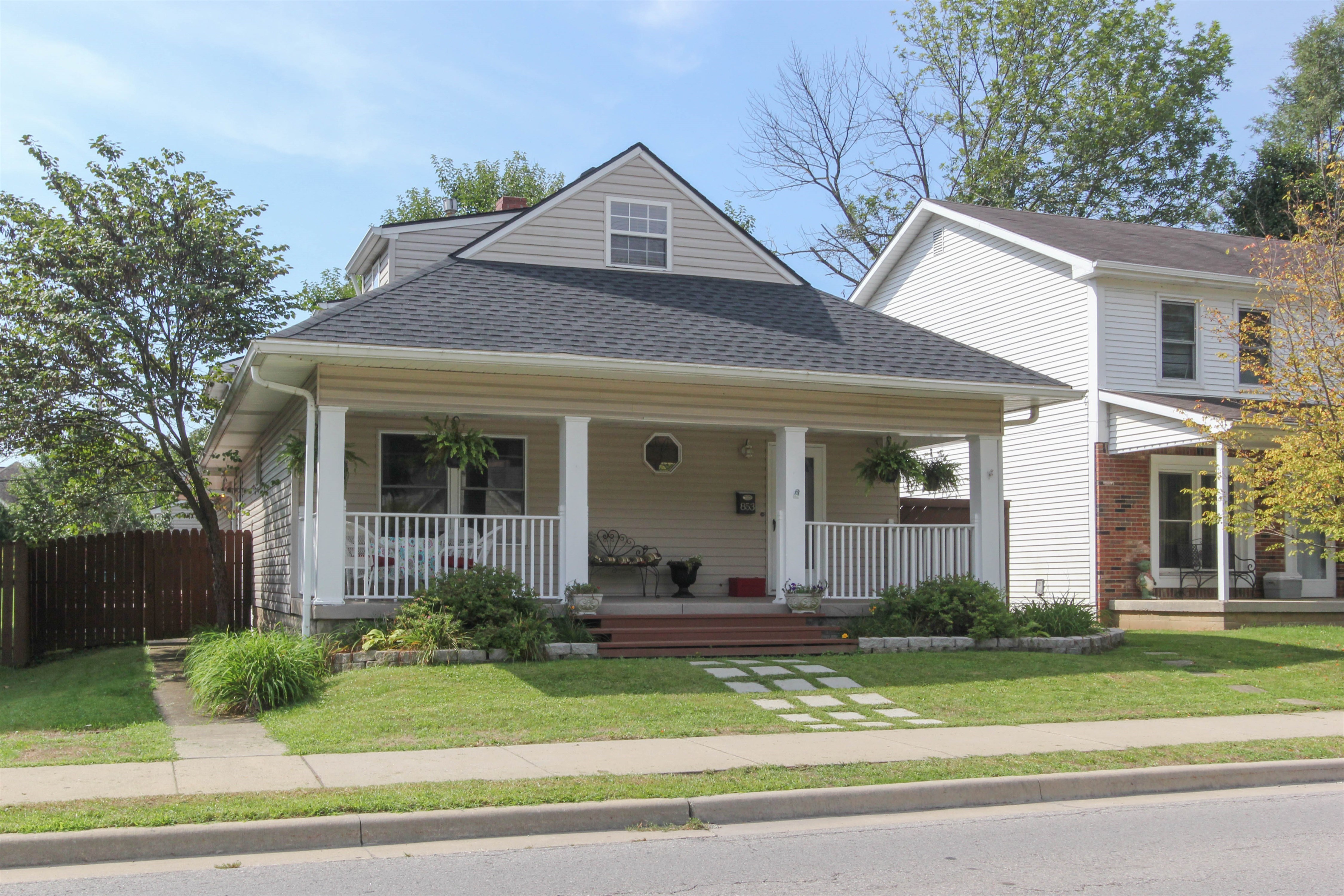 853 W Oak Street, Zionsville, IN 46077
