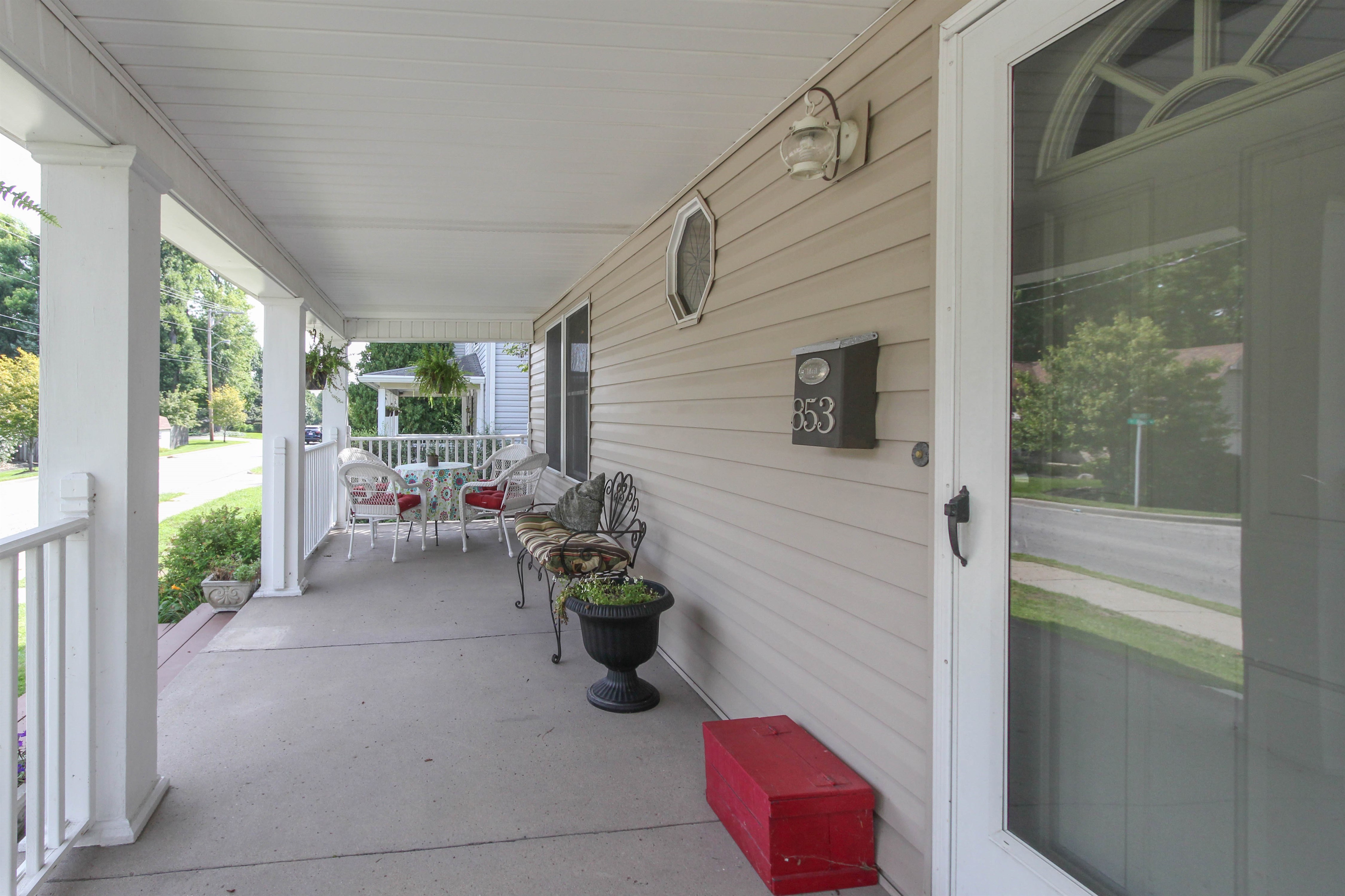 853 W Oak Street, Zionsville, IN 46077