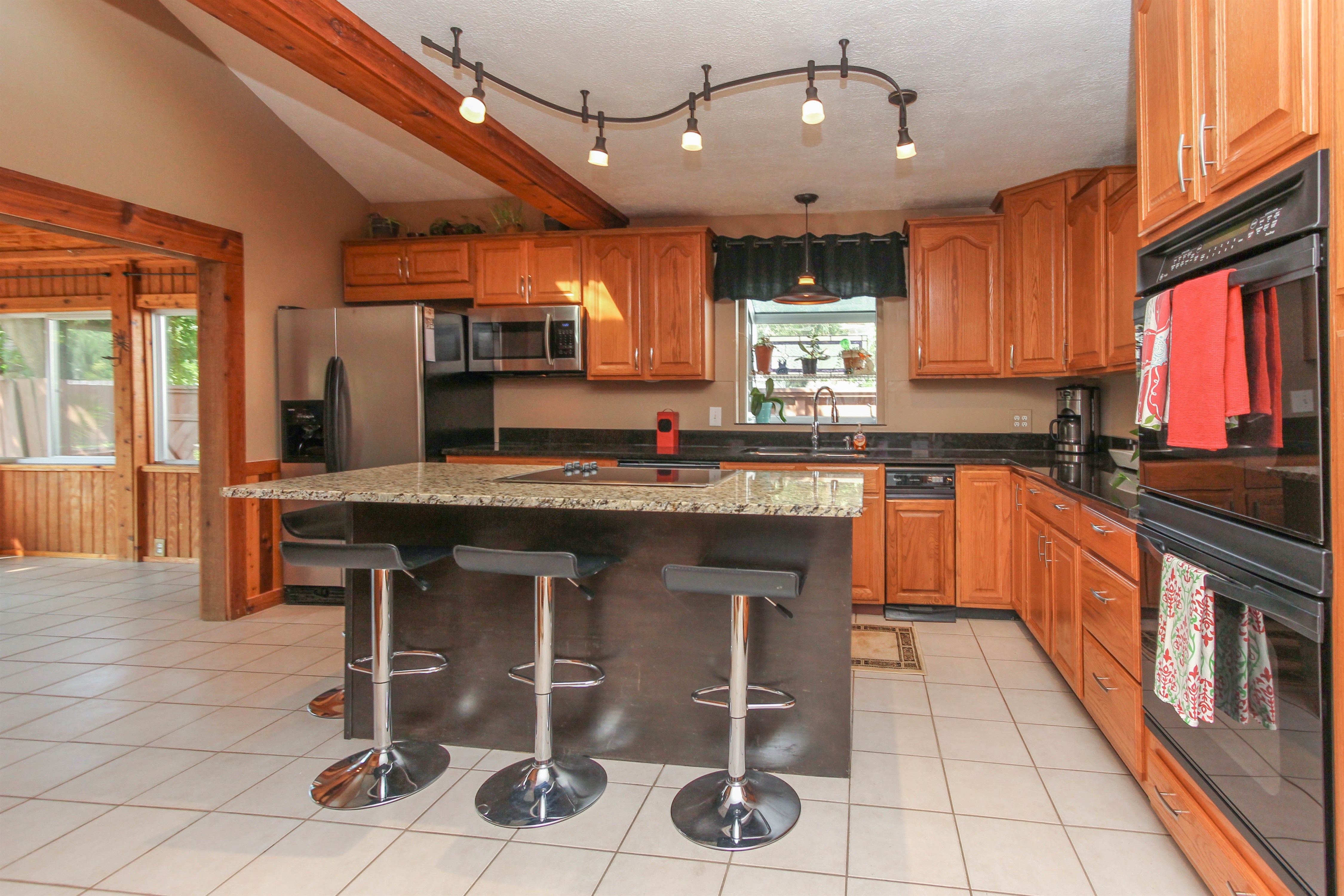 853 W Oak Street, Zionsville, IN 46077