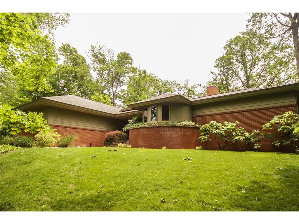 735 Pineview Drive, Zionsville, IN 46077