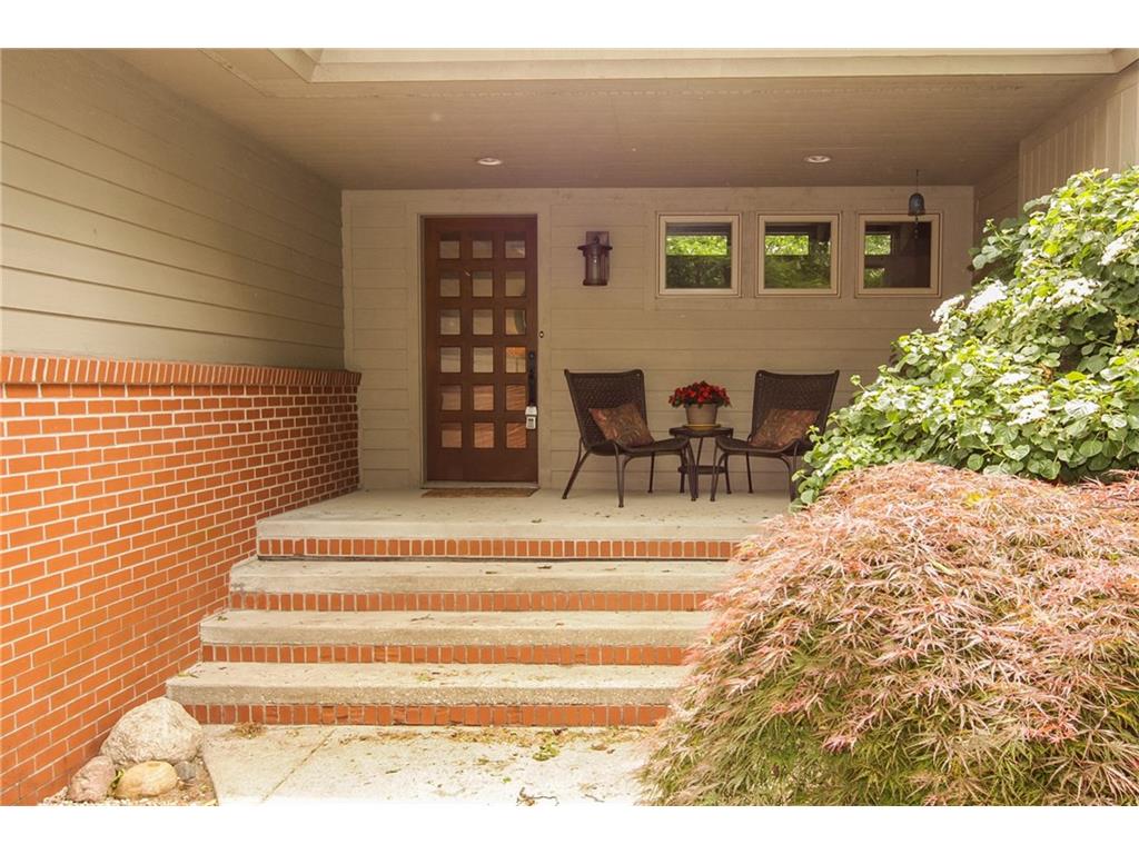 735 Pineview Drive, Zionsville, IN 46077