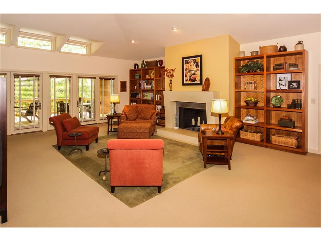735 Pineview Drive, Zionsville, IN 46077