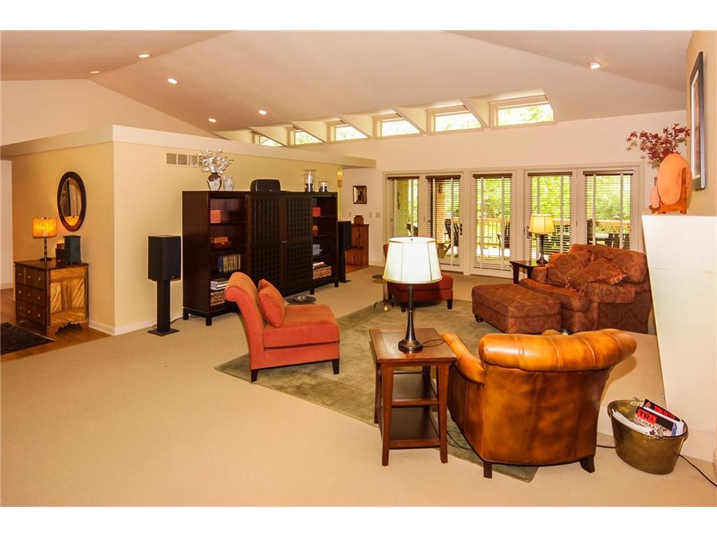 735 Pineview Drive, Zionsville, IN 46077