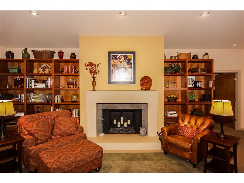 735 Pineview Drive, Zionsville, IN 46077