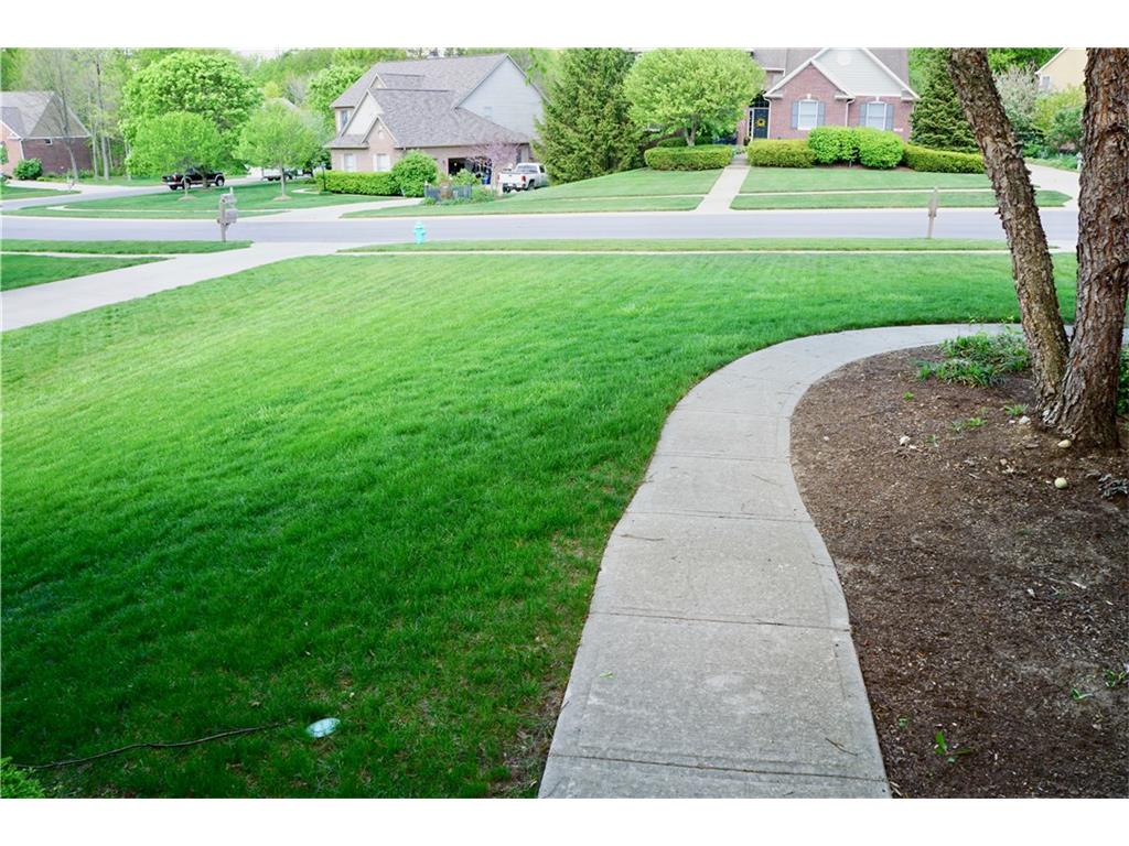 1077 Sullivans Ridge, Zionsville, IN 46077