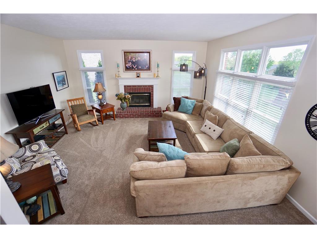 1077 Sullivans Ridge, Zionsville, IN 46077