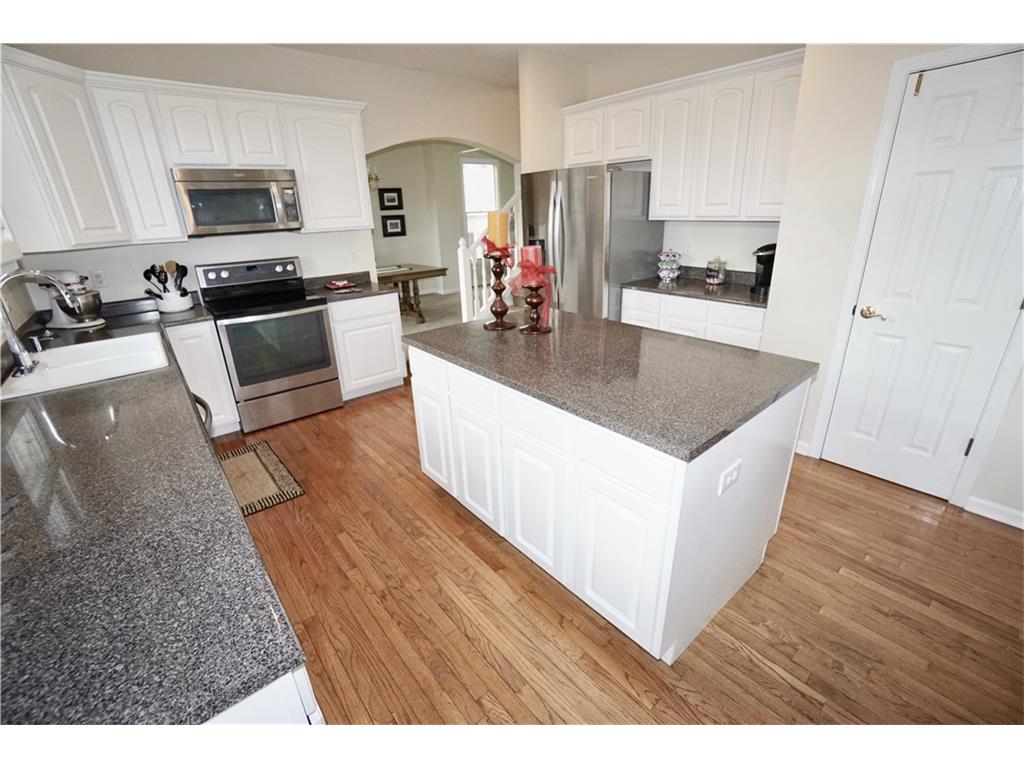 1077 Sullivans Ridge, Zionsville, IN 46077