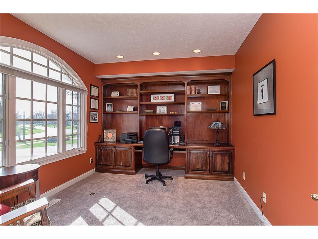 9917 Oak Ridge Drive, Zionsville, IN 46077
