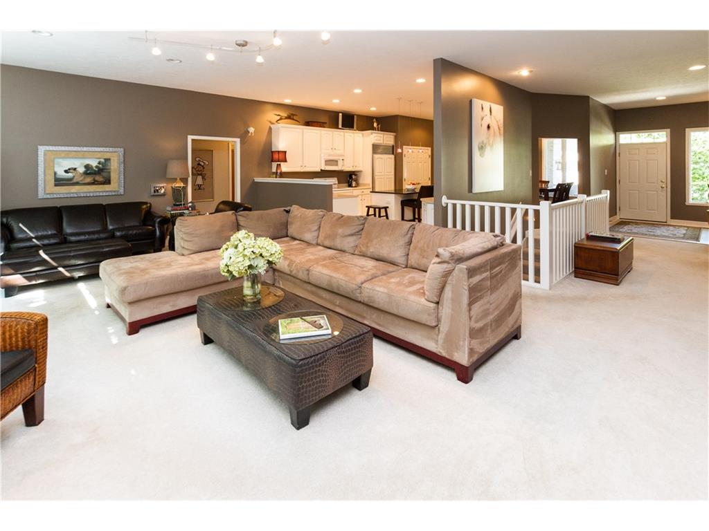 1185 Woodside Court, Zionsville, IN 46077