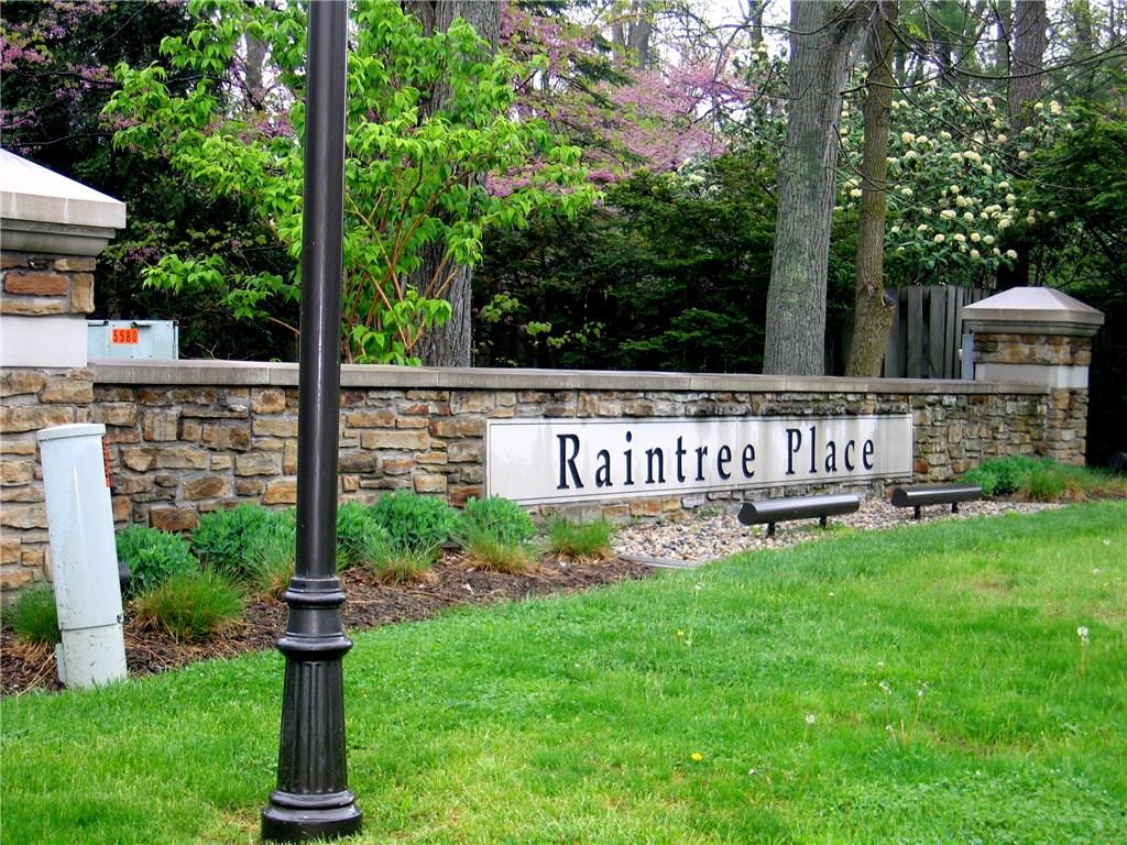 285 Raintree Drive, Zionsville, IN 46077