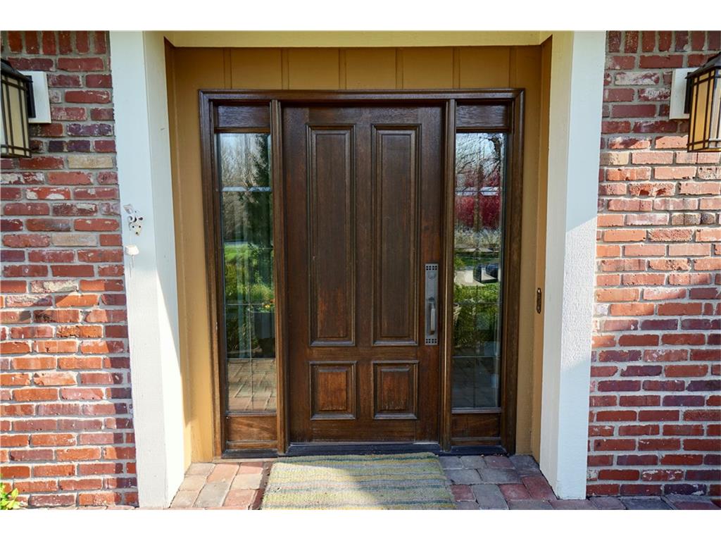 285 Raintree Drive, Zionsville, IN 46077