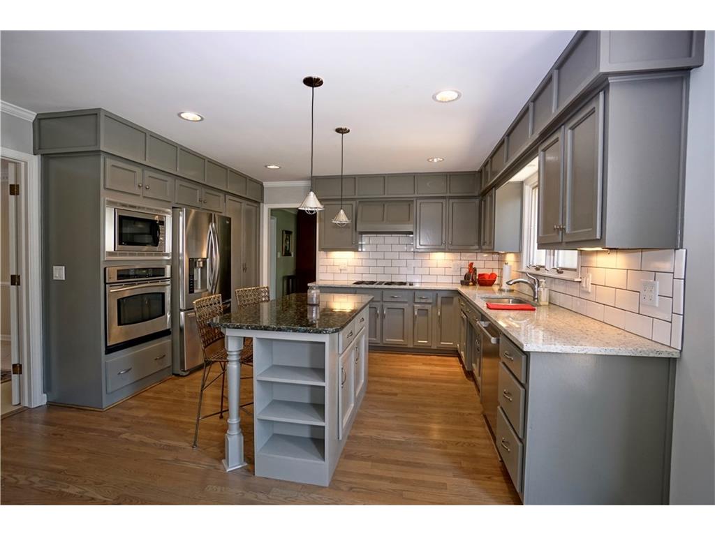 285 Raintree Drive, Zionsville, IN 46077
