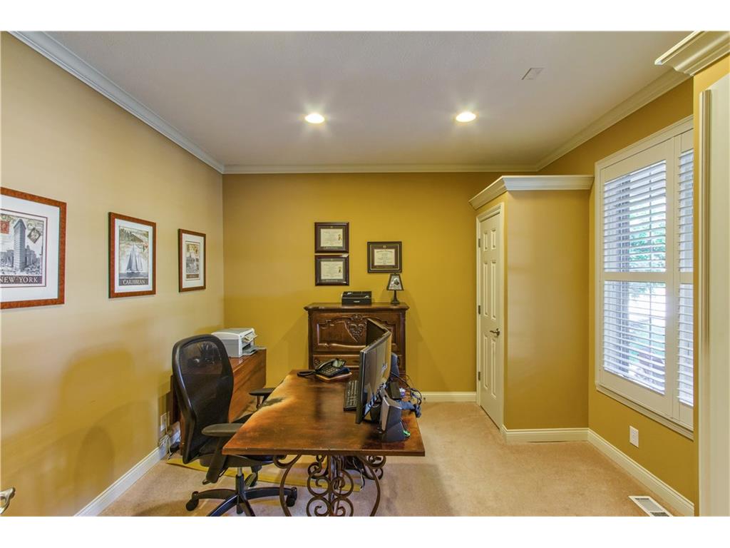 904 Nottinghill Court, Avon, IN 46123