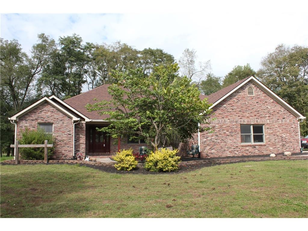 1960 COLONIAL Drive, Martinsville, IN 46151