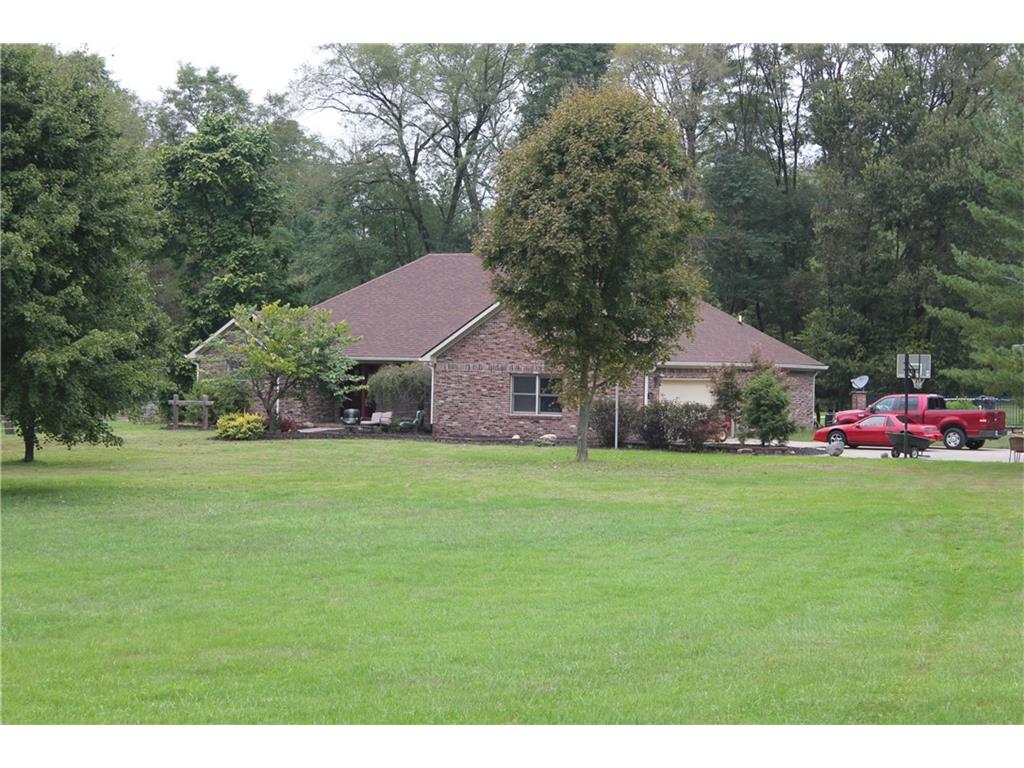 1960 COLONIAL Drive, Martinsville, IN 46151