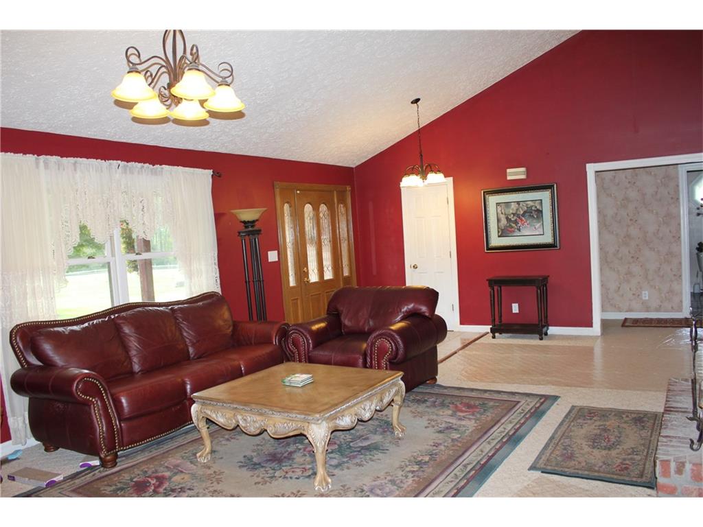 1960 COLONIAL Drive, Martinsville, IN 46151