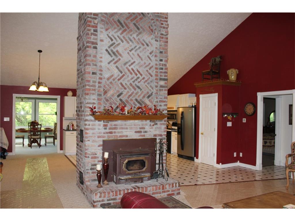 1960 COLONIAL Drive, Martinsville, IN 46151