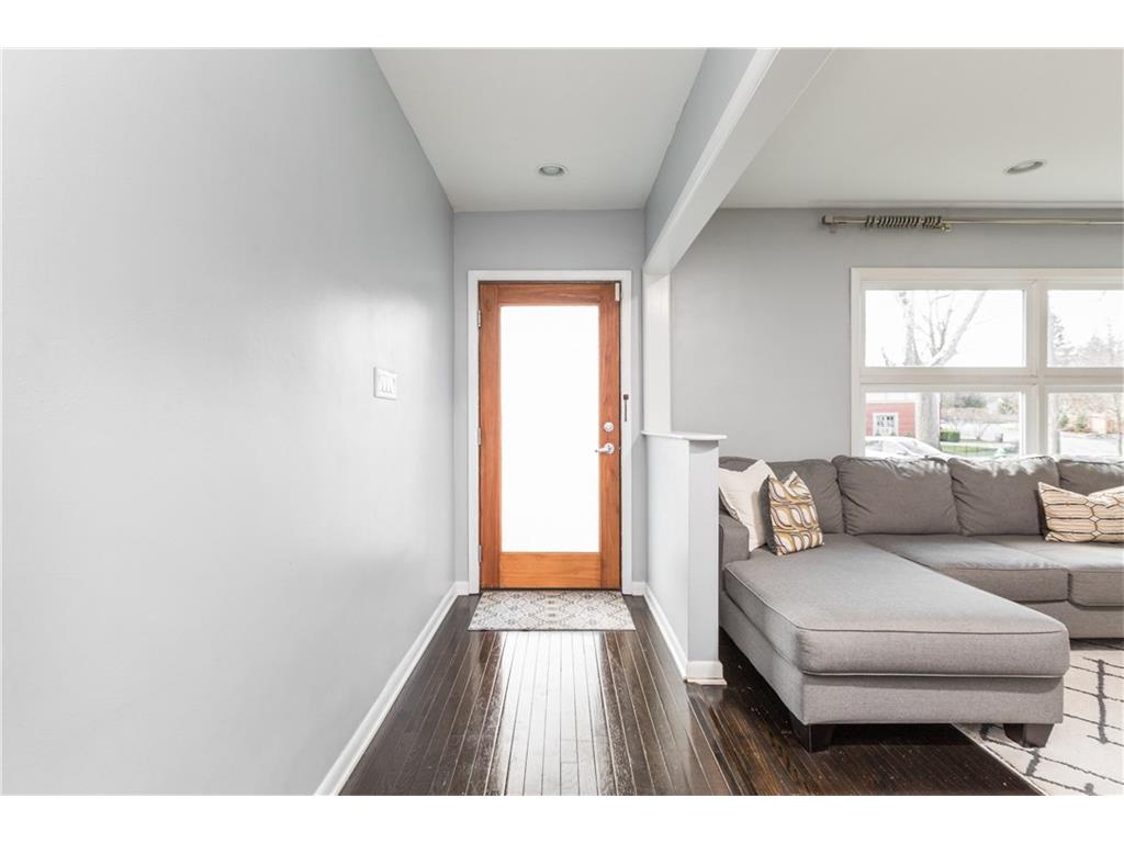 33 Meridian Lane, Indianapolis, IN 46220