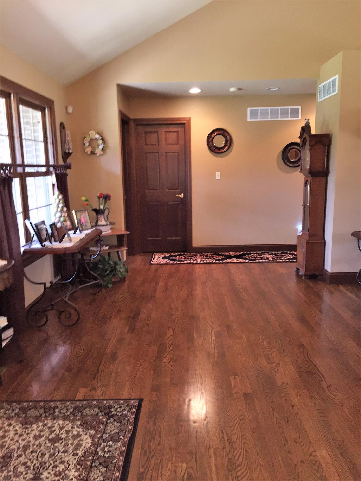 885 N 350 East, Chesterton, IN 46304