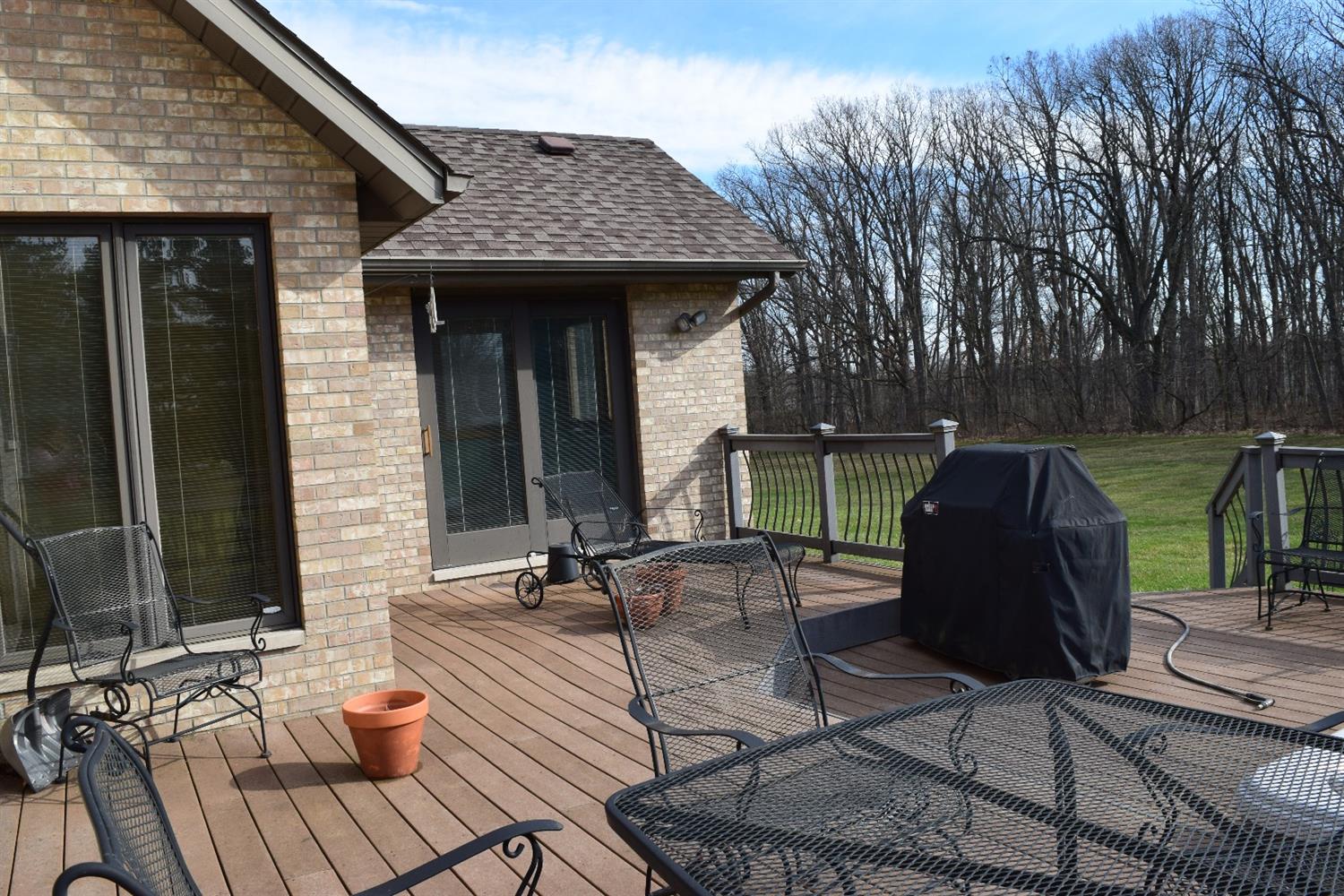 11541Lakewood St, Crown Point, IN 46307