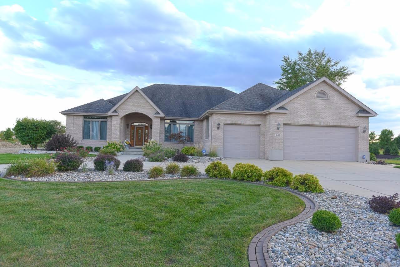 943White Hawk Dr, Crown Point, IN 46307