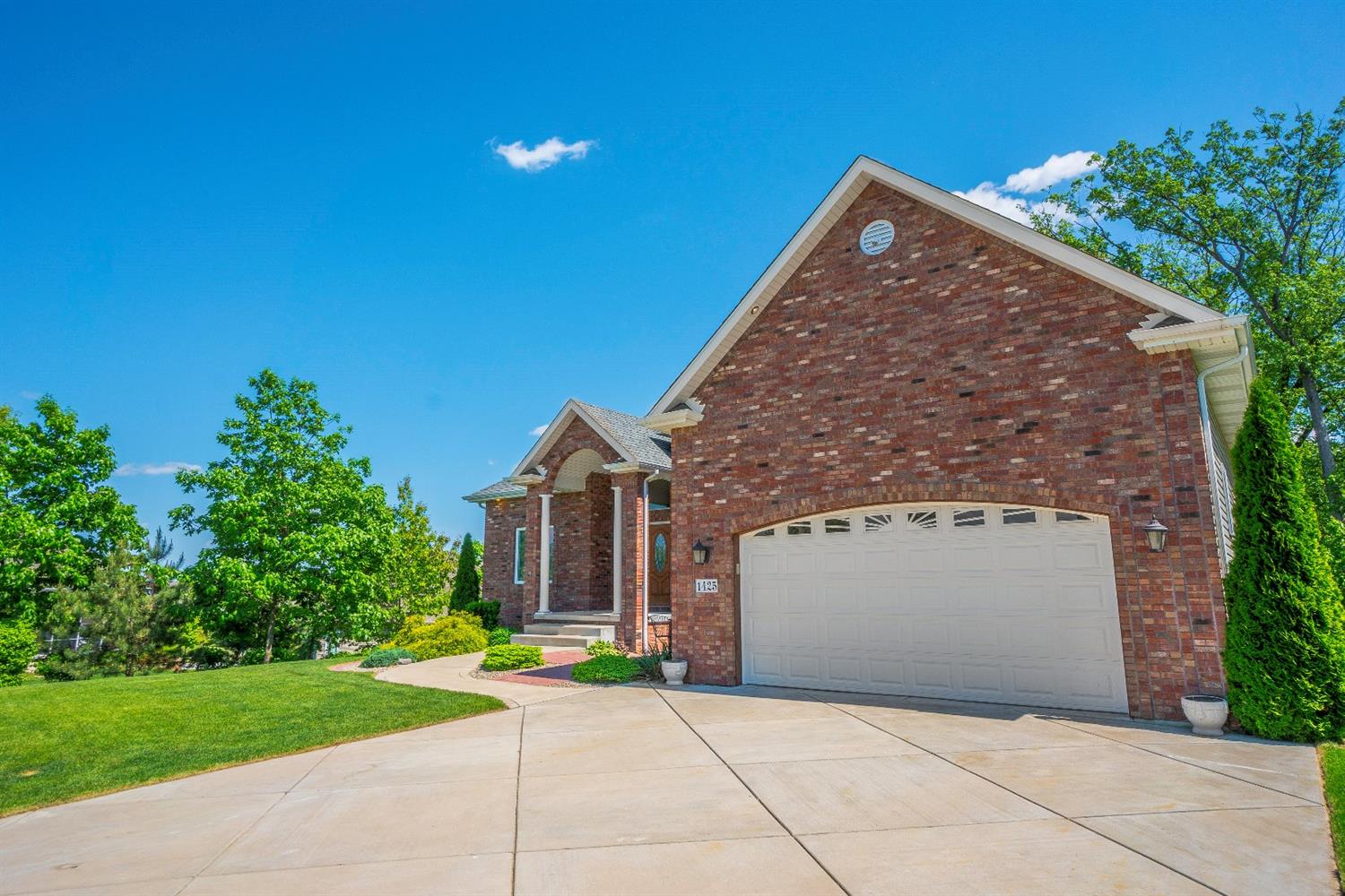 1425 Crooked Creek Trail, Crown Point, IN 46307