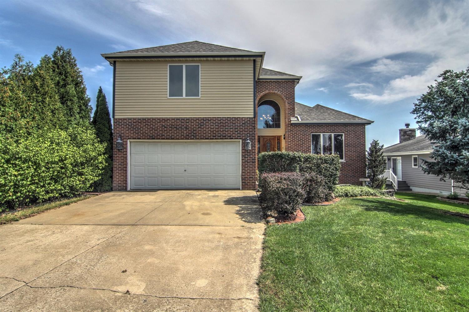 3950 S Lakeshore Dr, Crown Point, IN 46307