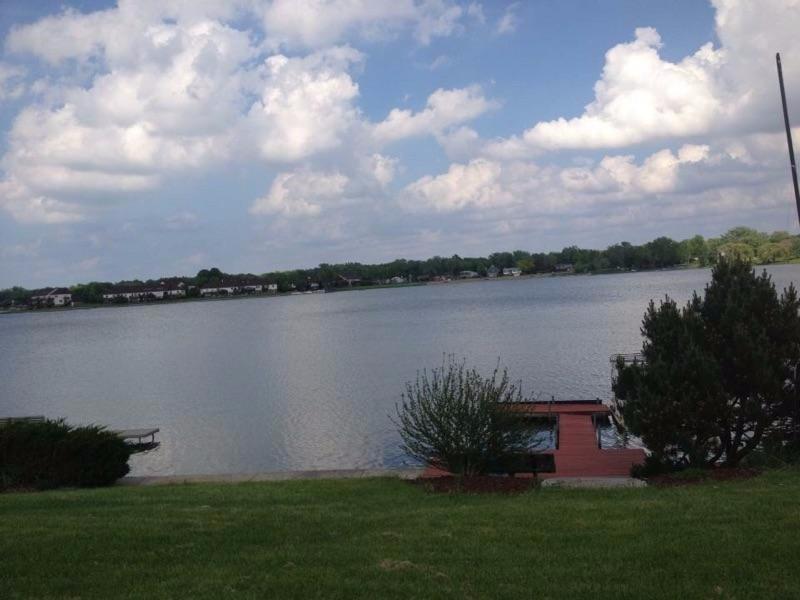 3950 S Lakeshore Dr, Crown Point, IN 46307