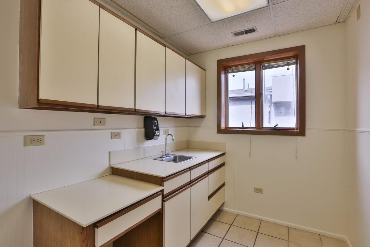 8224 Calumet Avenue, Munster, IN 46321