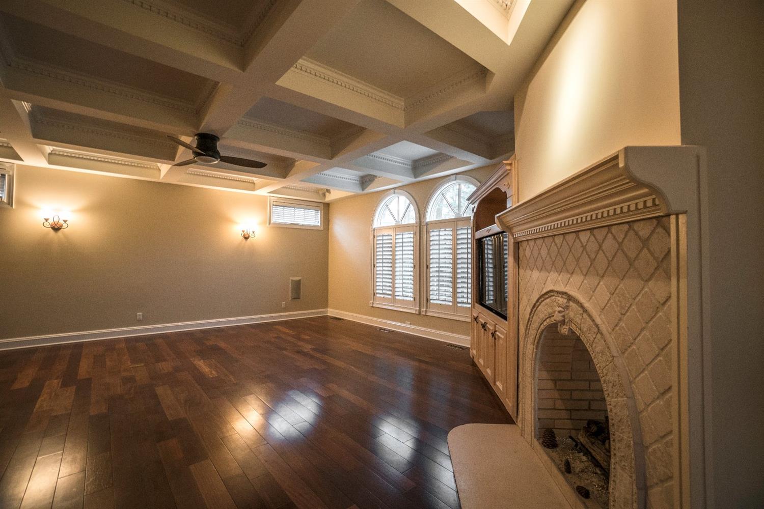 8647 Bakker Court, Munster, IN 46321