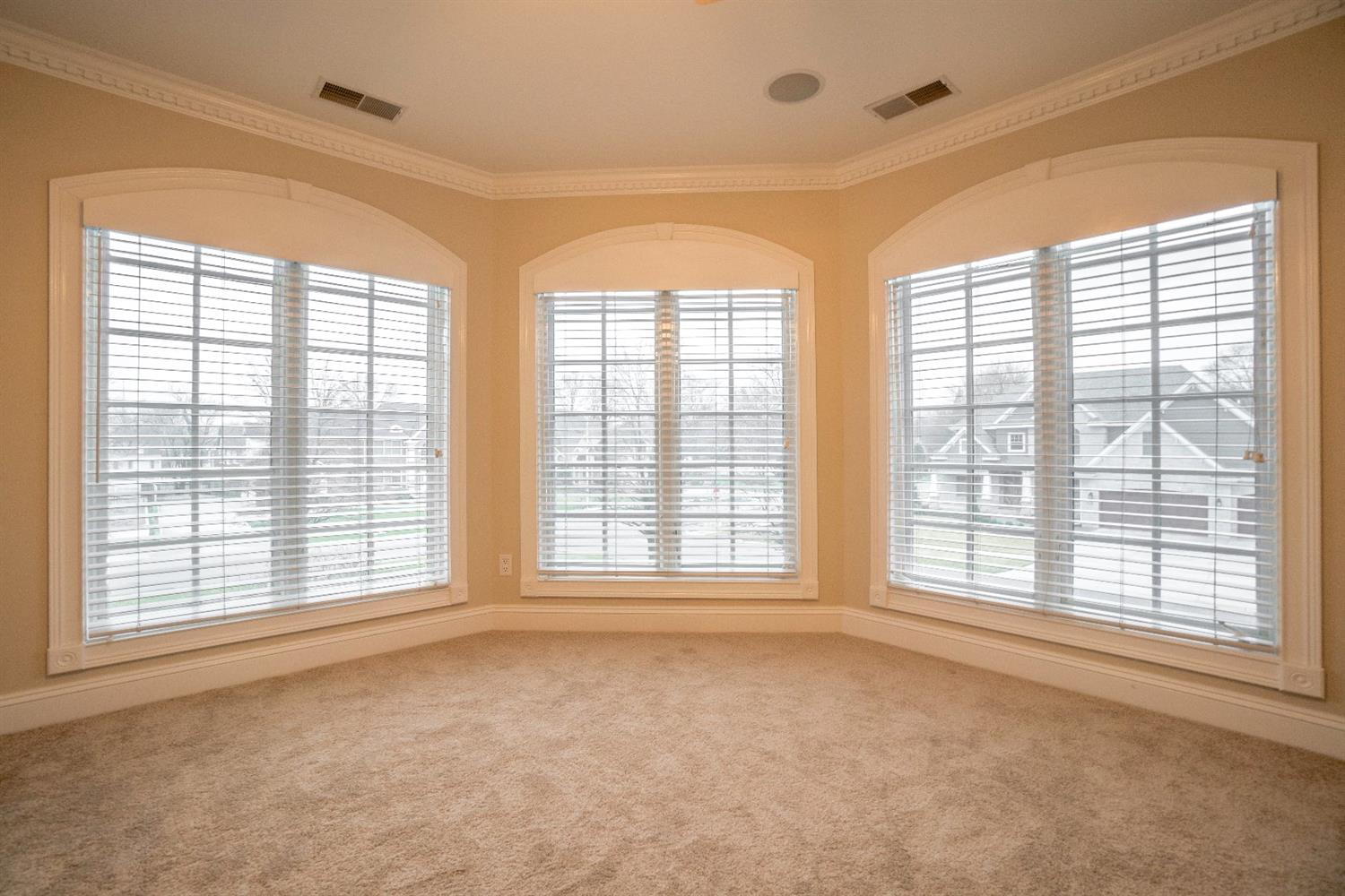 8647 Bakker Court, Munster, IN 46321