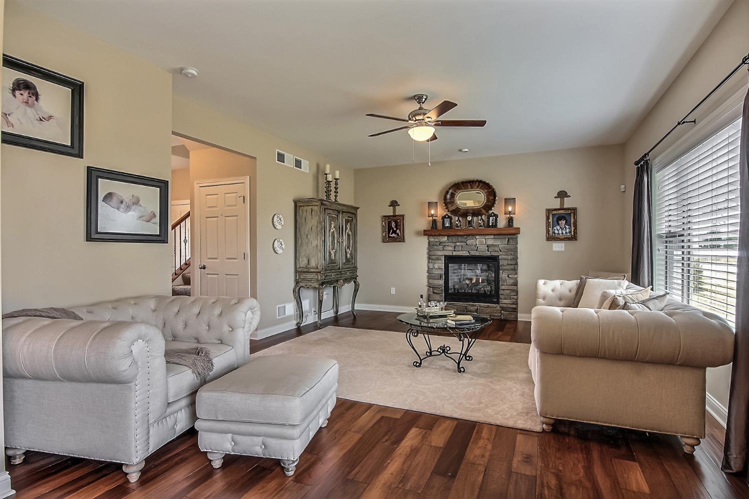 10035Wisteria Ln, St. John, IN 46373